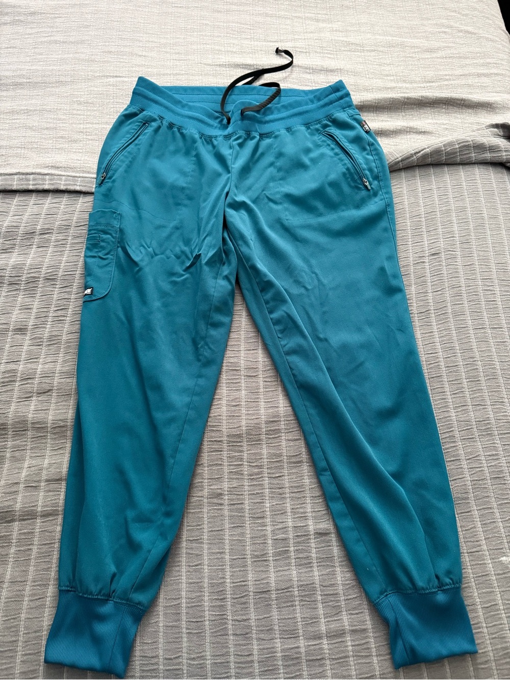 Grey's Anatomy Teal V-Neck Scrub Top with Chest Pocket - Picture 3 of 6